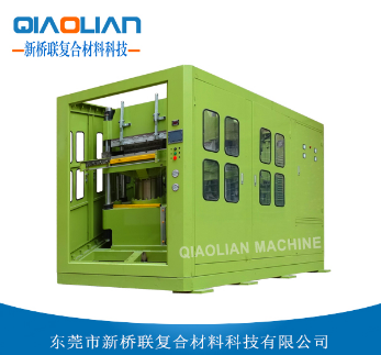 熱塑成型機